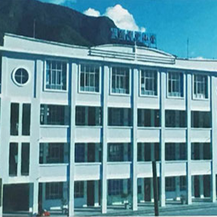 出资30万在腾冲县明光镇兴建“盛瀚希望小学”，解决了方圆80里学生入学难的问题。